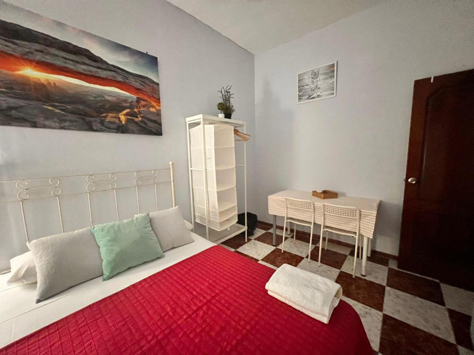 סביליה Santa Isabel Low Cost Rooms In Private House מראה חיצוני תמונה