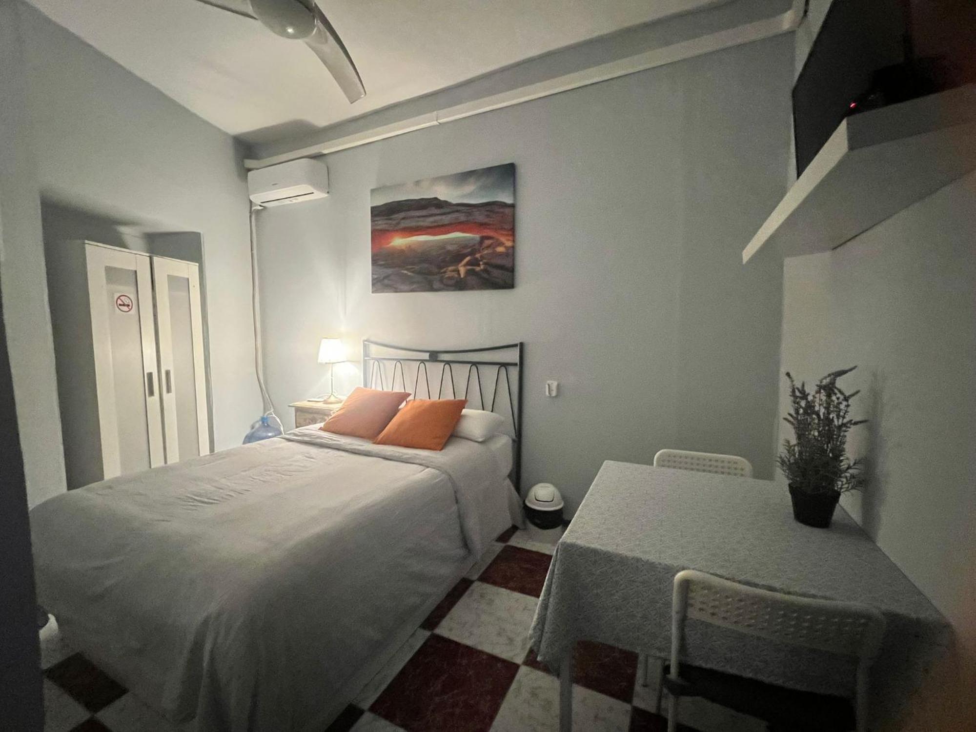סביליה Santa Isabel Low Cost Rooms In Private House מראה חיצוני תמונה